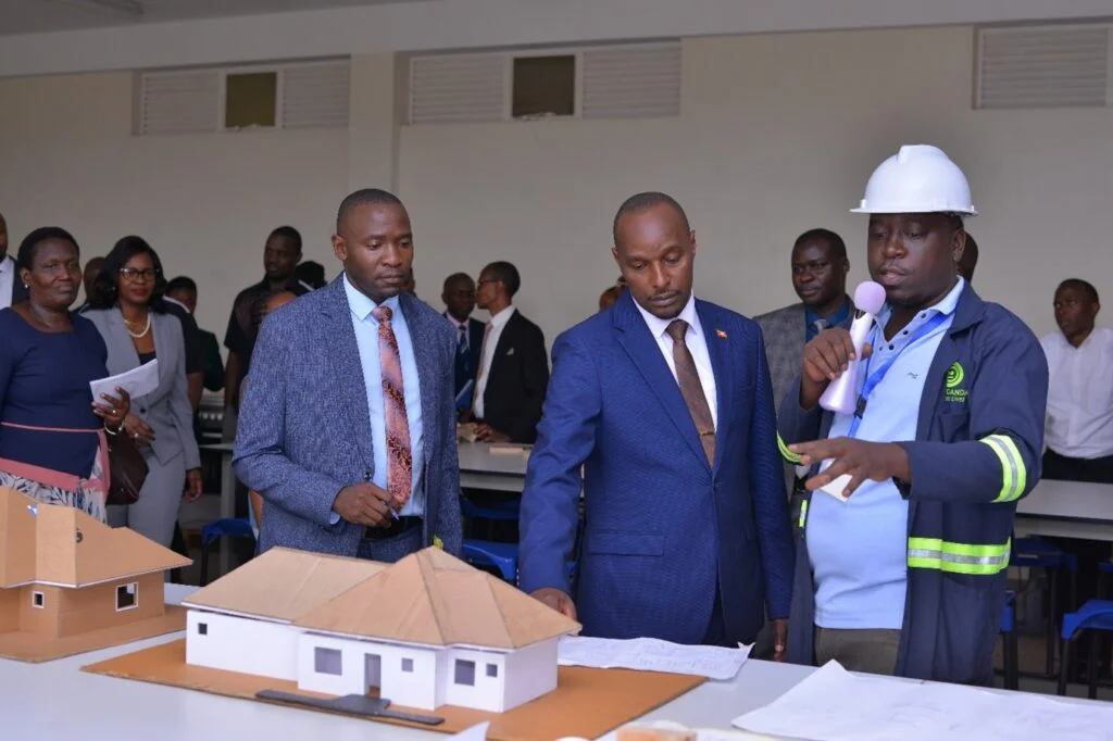 Reviewing architectural scale models